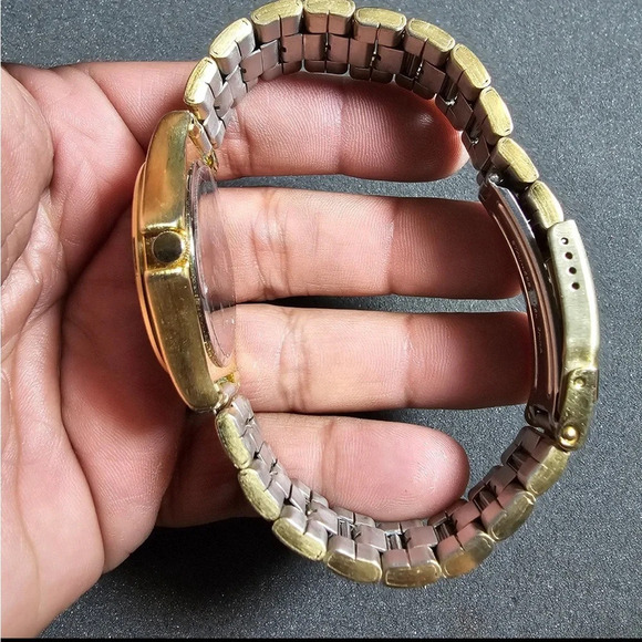 Lorus Mens Quartz Watch Gold Tone Black Day Date Dial LR 0241 WR 30M working - Picture 6 of 9